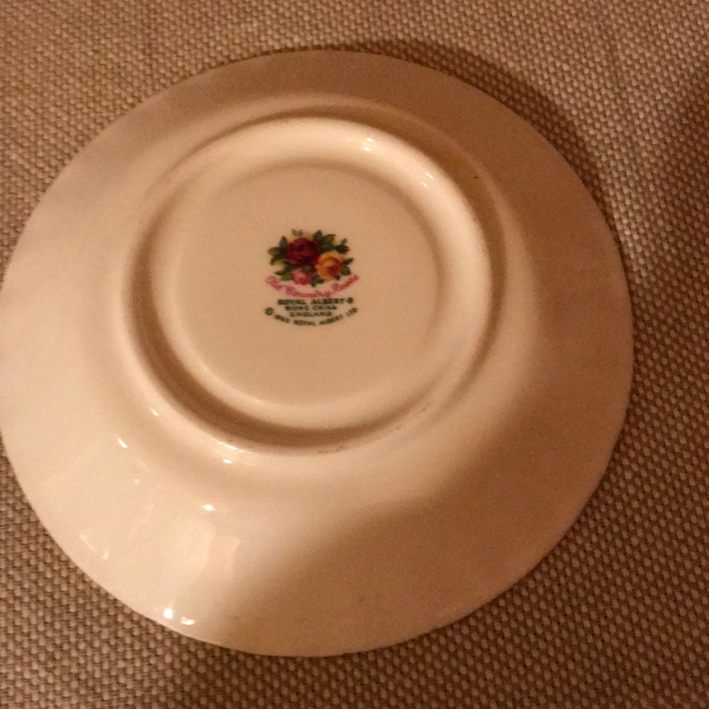Royal Albert Teacup & Saucer - Picture 3 of 3